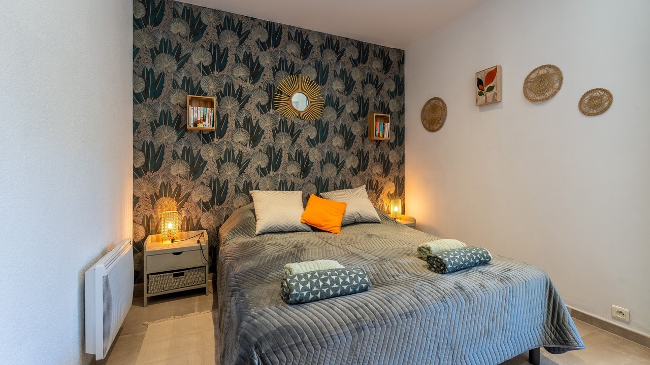 Photo of Bedroom in Comps