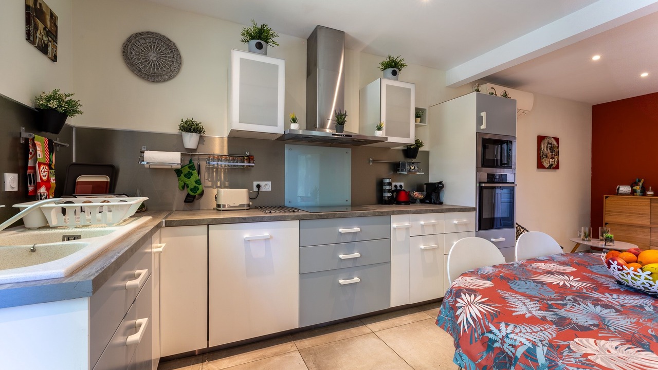 Photo of Kitchen in Comps