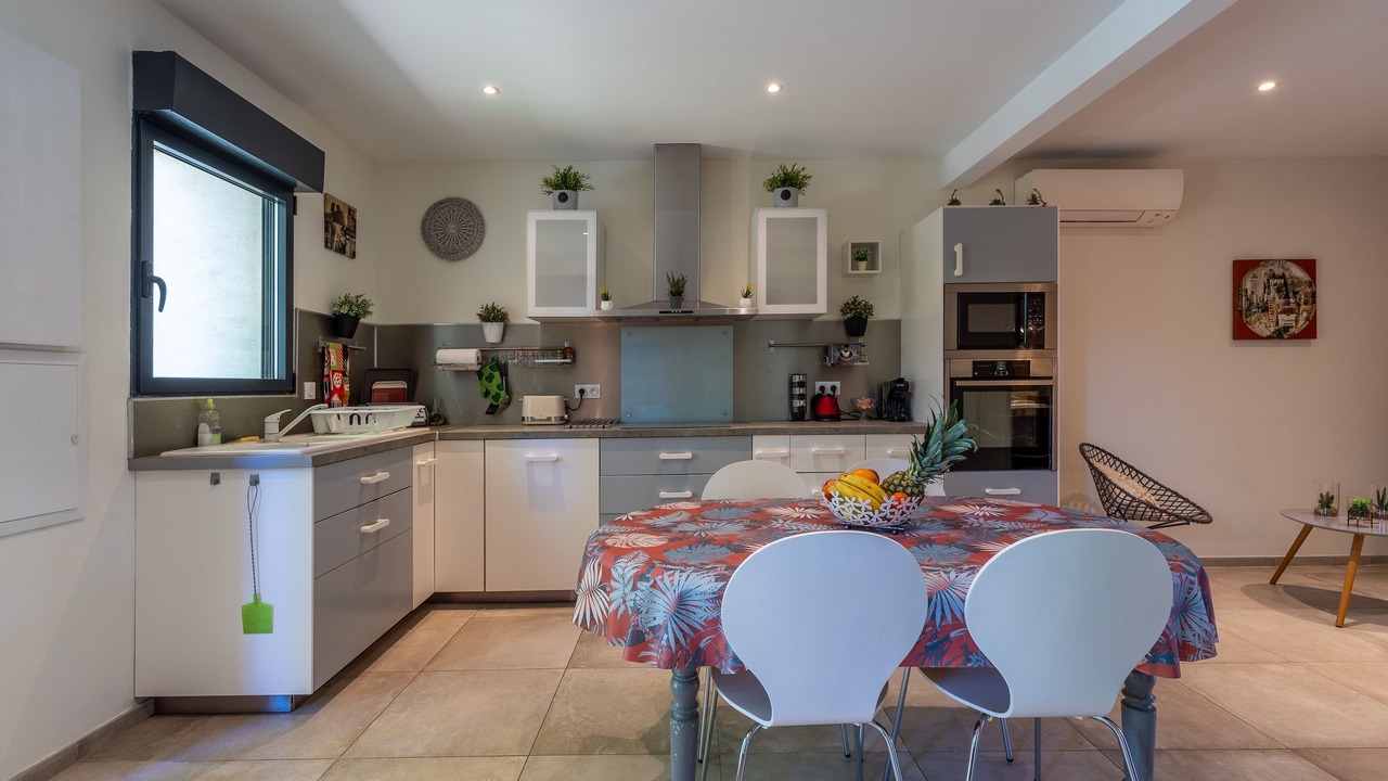 Photo of Kitchen in Comps
