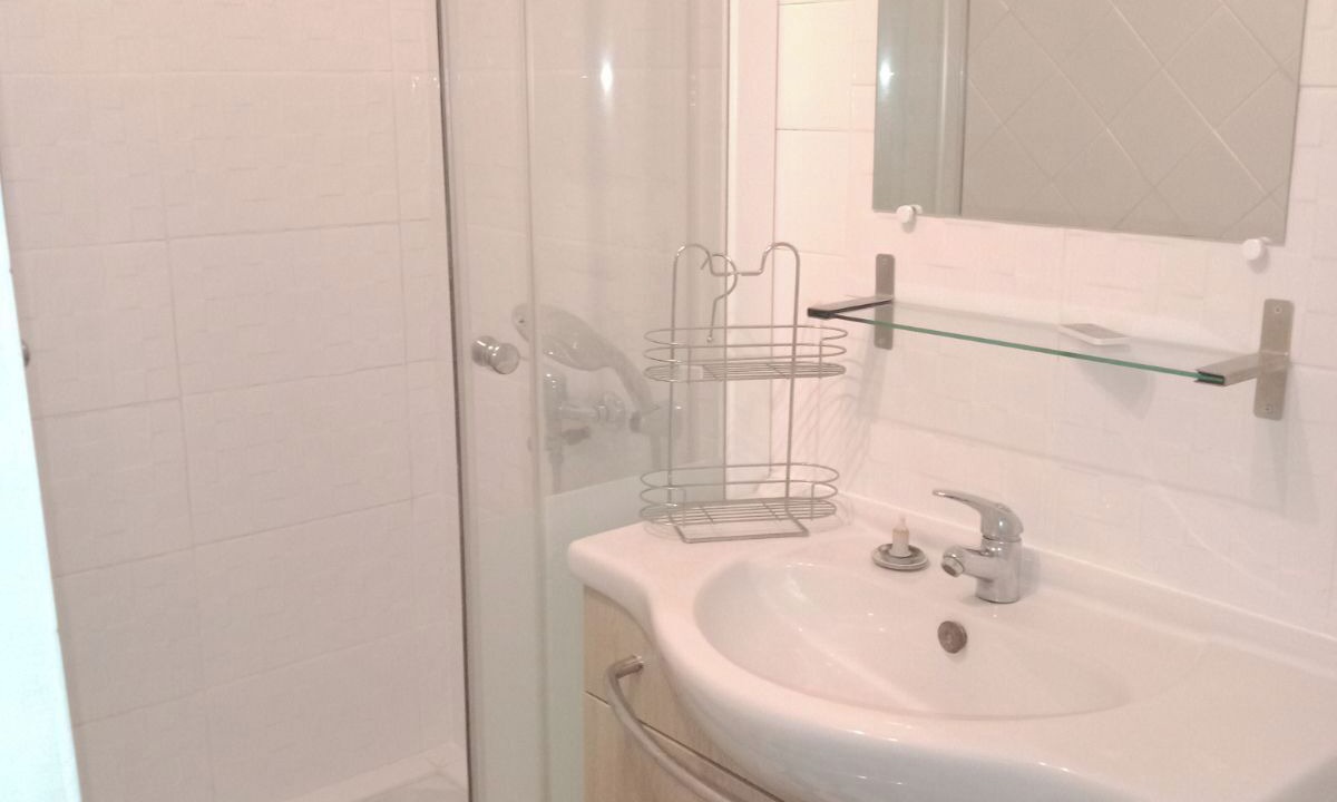 Photo of Bathroom in Caromb