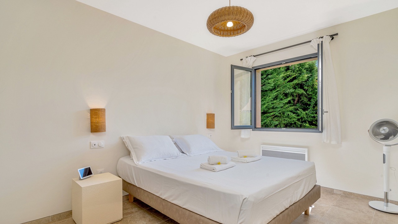 Photo of Bedroom in Lourmarin