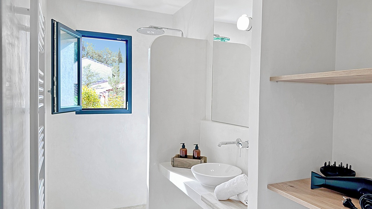 Photo of Bathroom in Lourmarin