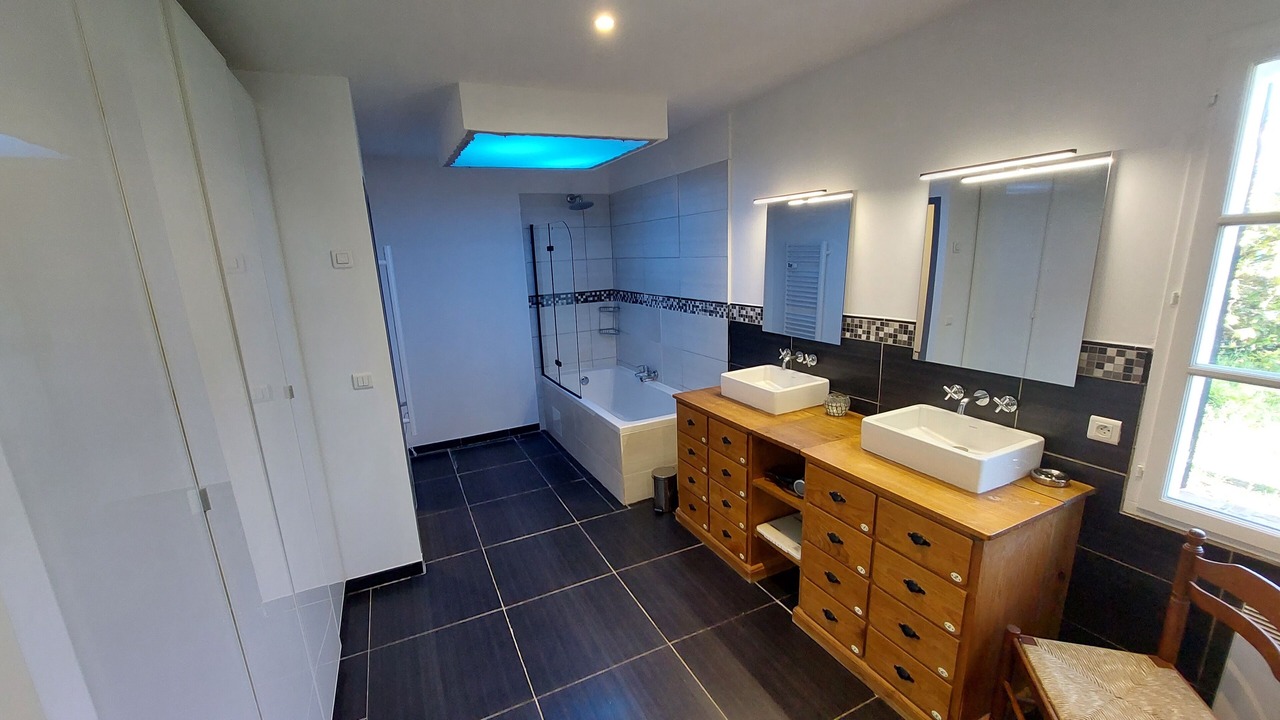 Photo of Bathroom in Lorgues