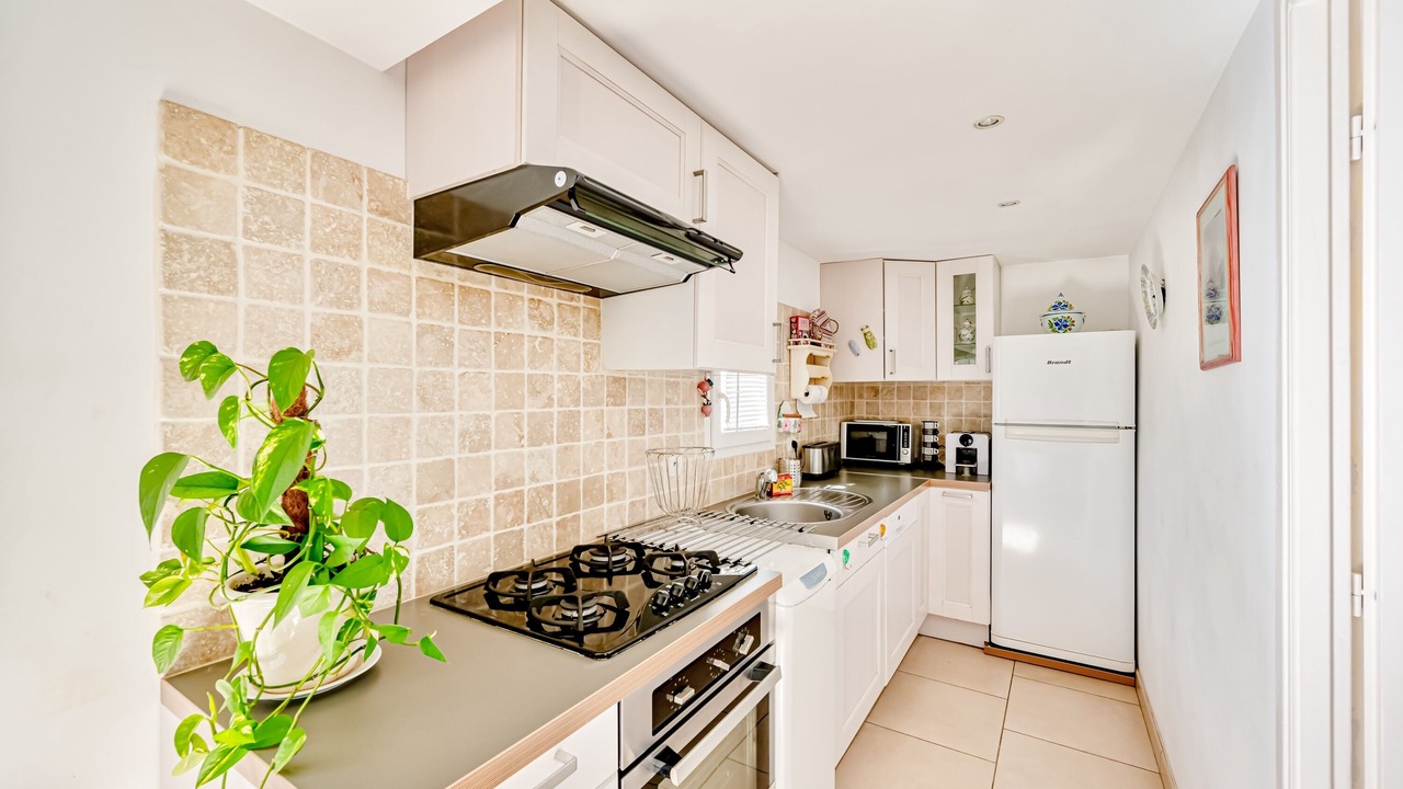 Photo of Kitchen in Puget-Ville