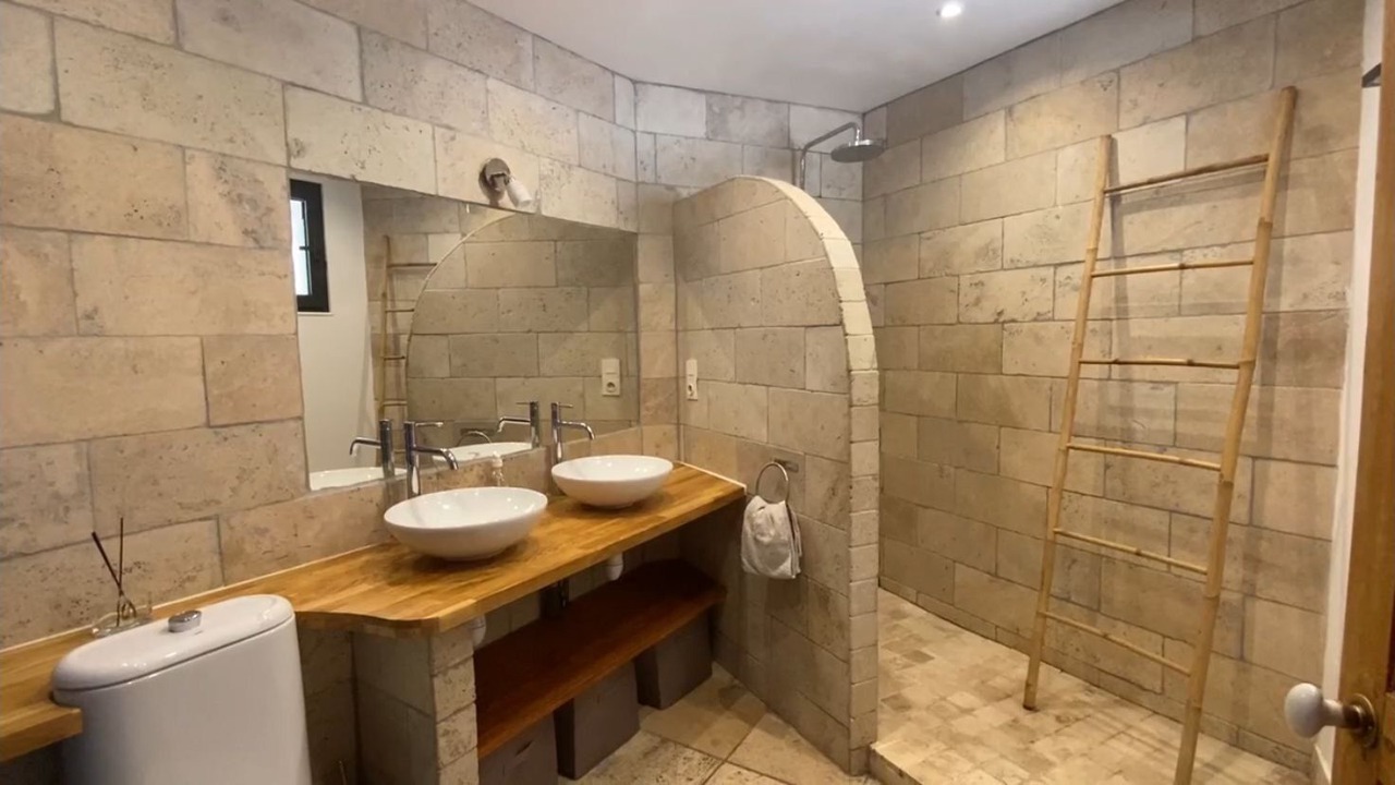 Photo of Bathroom in Auriol