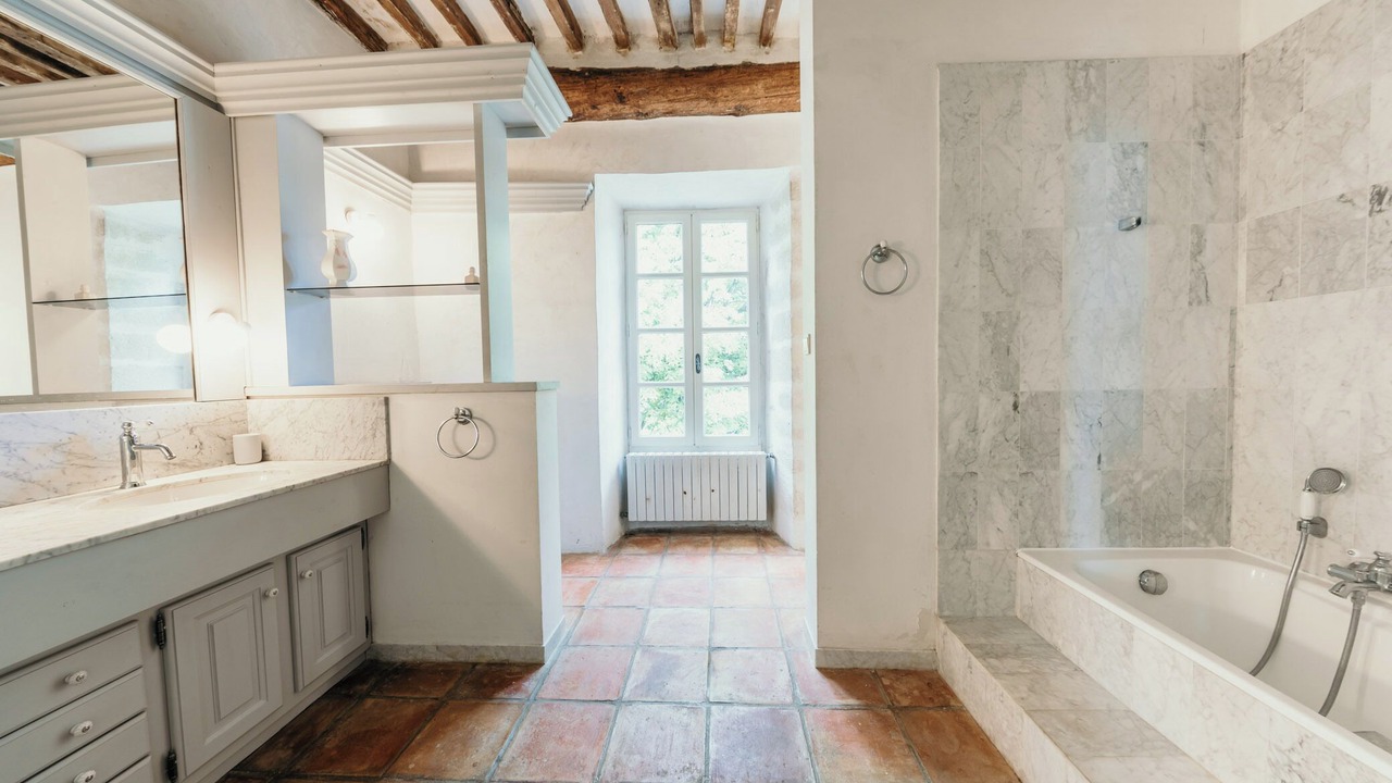 Photo of Bathroom in Saint-Michel-l'Observatoire