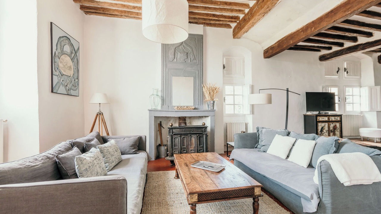Photo of Livingroom in Saint-Michel-l'Observatoire
