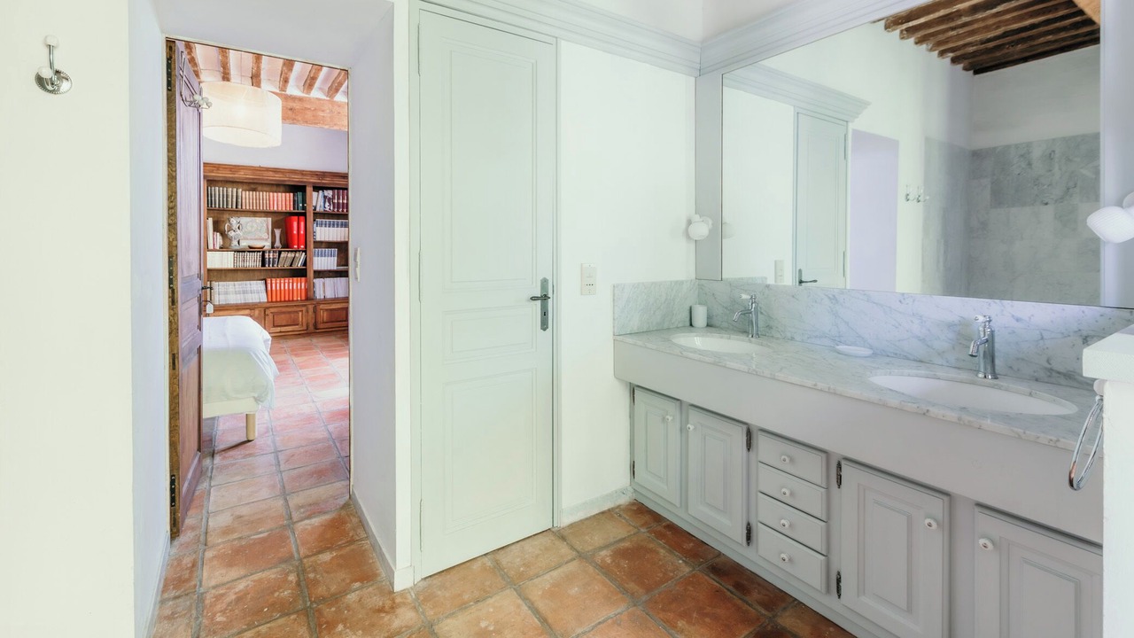 Photo of Bathroom in Saint-Michel-l'Observatoire