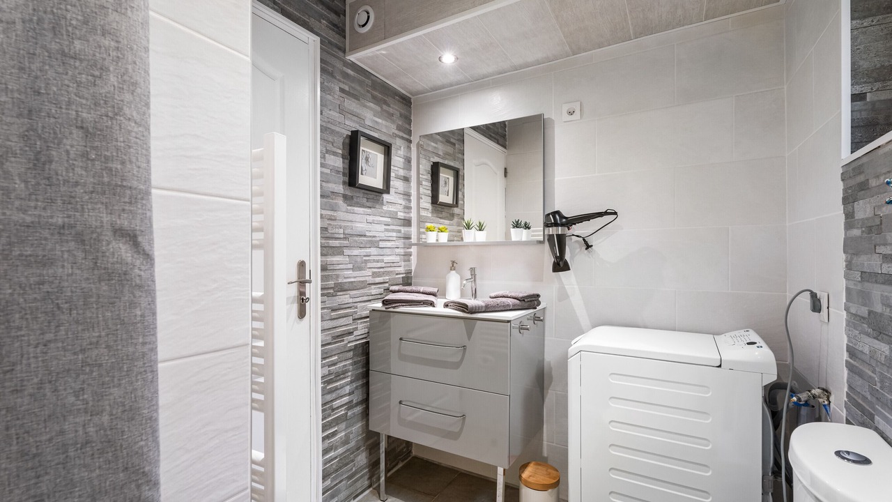 Photo of Bathroom in Cuers