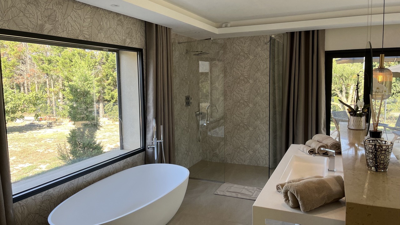 Photo of Bathroom in Caderousse
