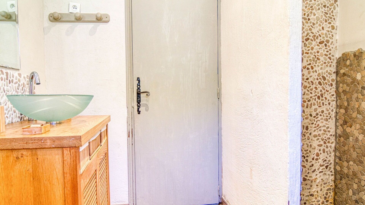 Photo of Bathroom in Figanieres