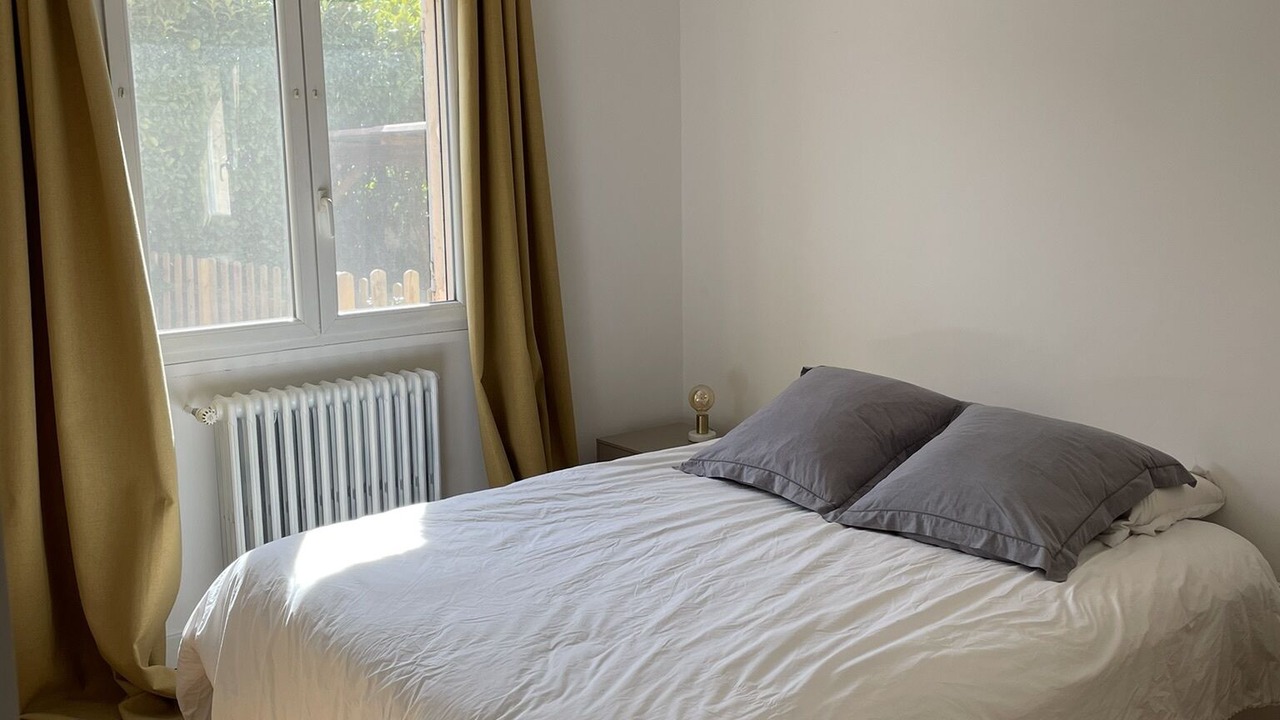 Photo of Bedroom in Venelles