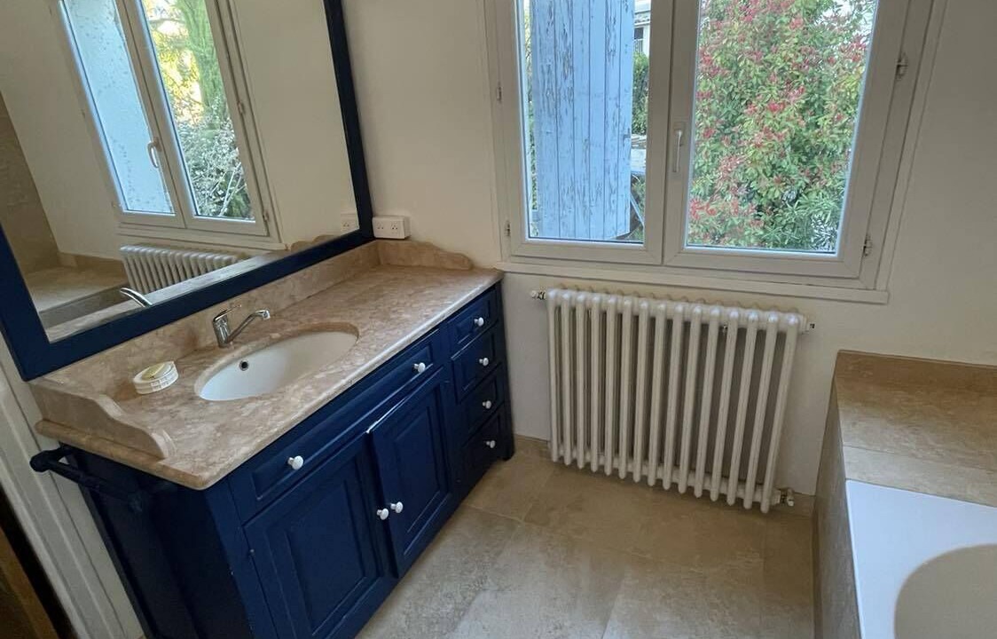 Photo of Bathroom in Venelles