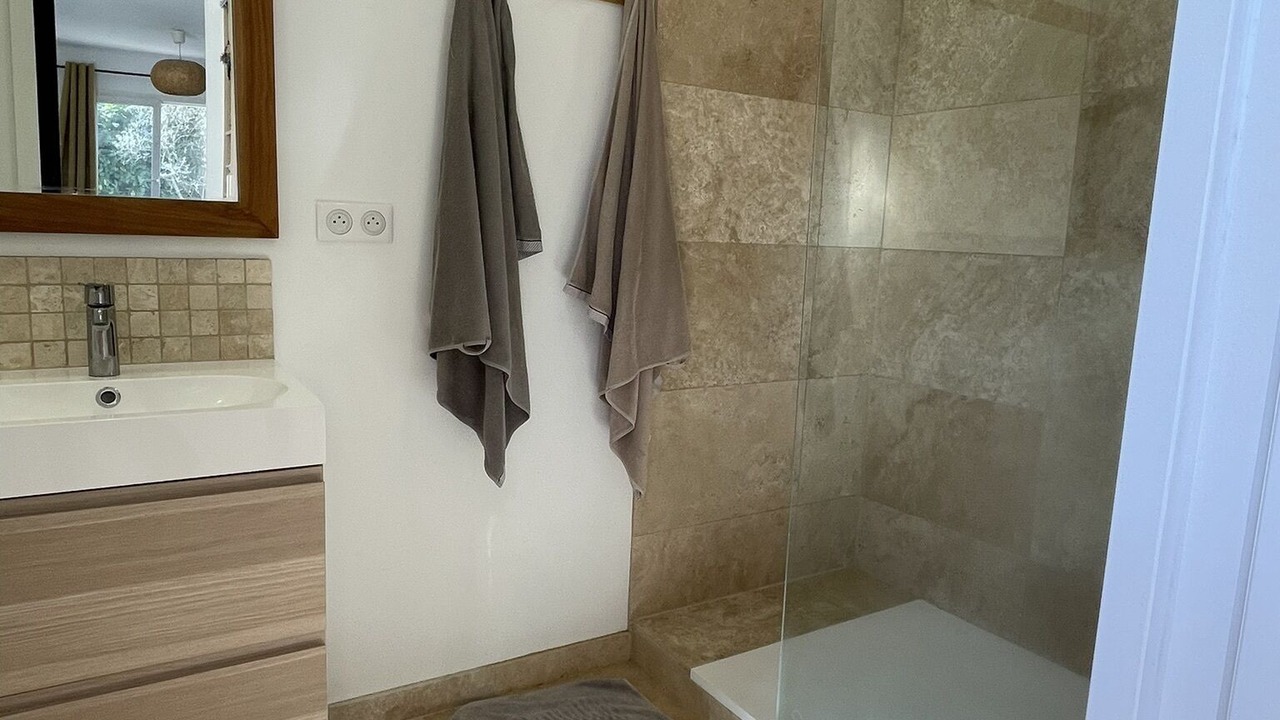 Photo of Bathroom in Venelles