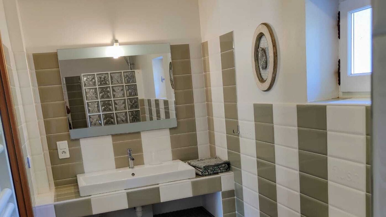 Photo of Bathroom in Roquemaure