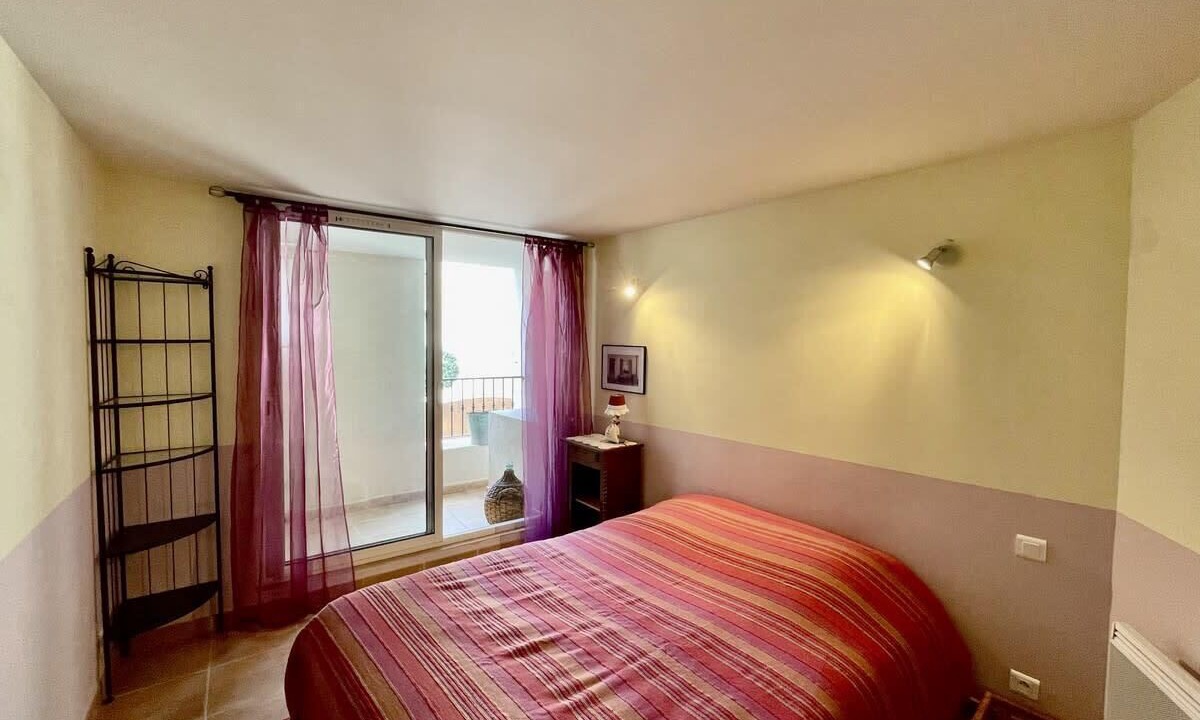 Photo of Bedroom in Saint-Cannat