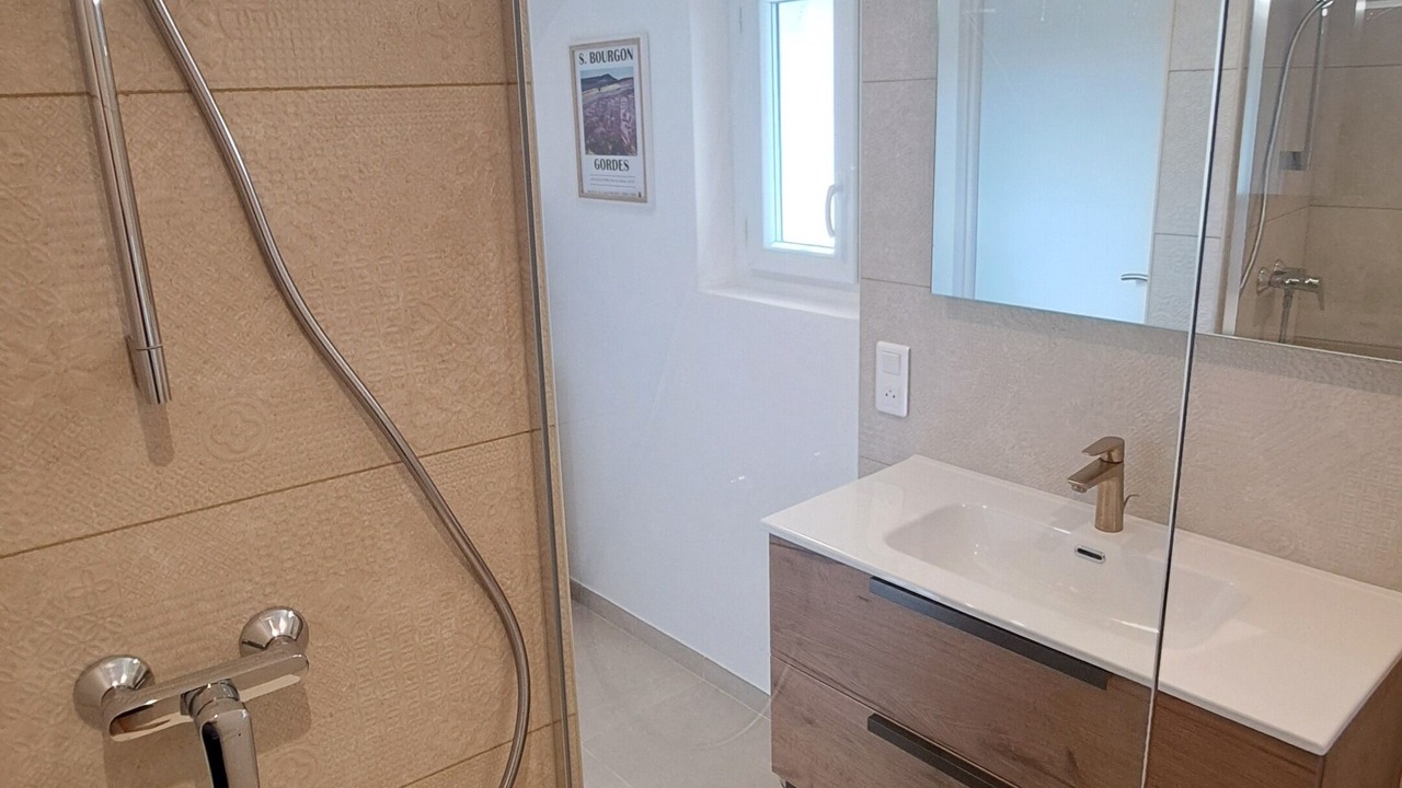 Photo of Bathroom in Caromb
