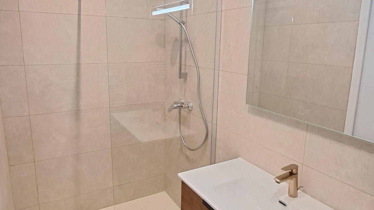 Photo of Bathroom in Caromb