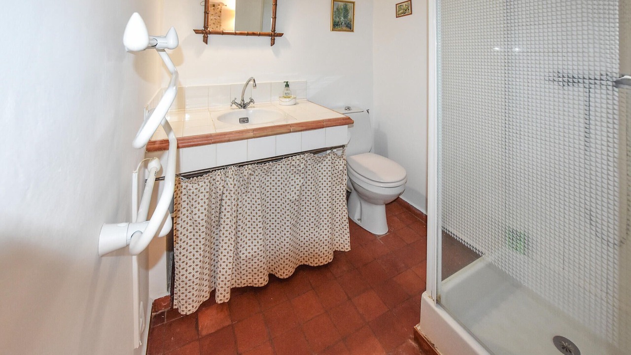 Photo of Bathroom in Morieres-les-Avignon