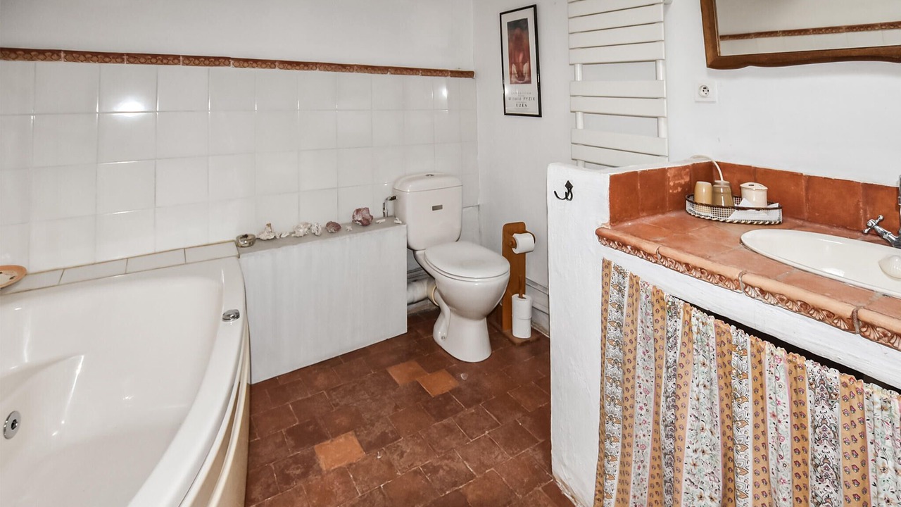 Photo of Bathroom in Morieres-les-Avignon