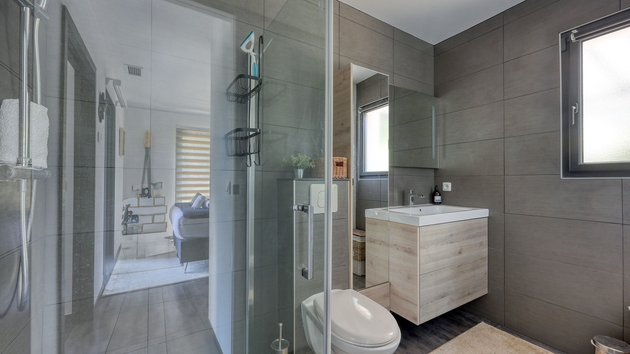 Photo of Bathroom in Roquefort-la-Bedoule