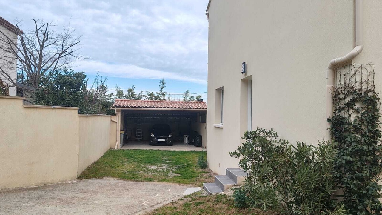 Photo of Outdoor in Saint-Mitre-les-Remparts