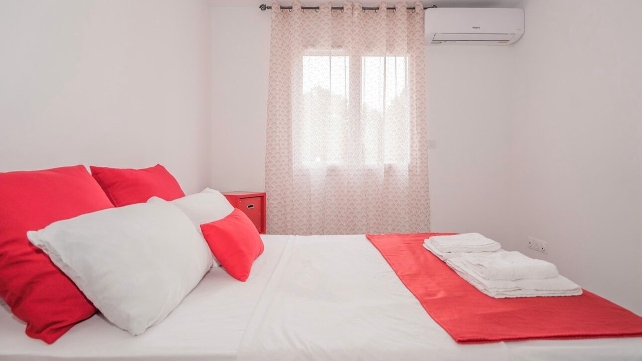 Photo of Bedroom in Saint-Mitre-les-Remparts