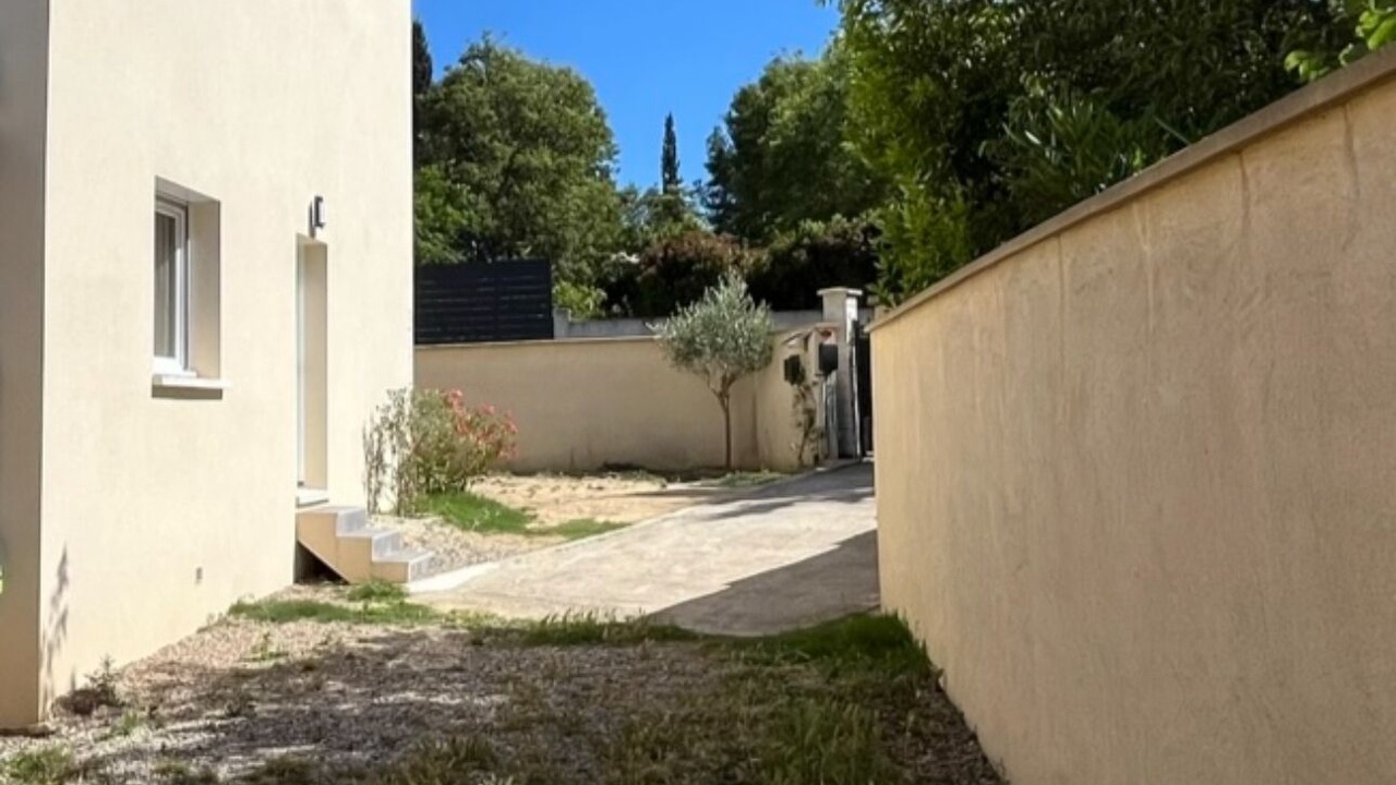 Photo of Outdoor in Saint-Mitre-les-Remparts