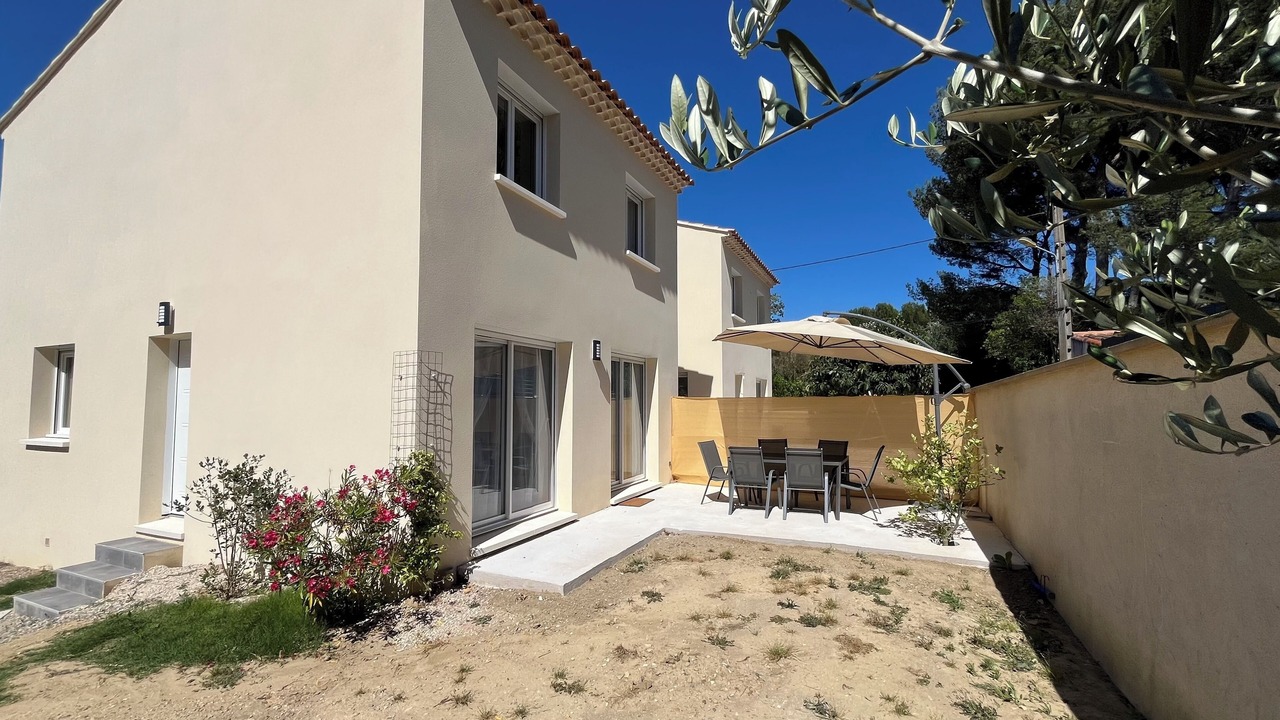 Photo of Outdoor in Saint-Mitre-les-Remparts