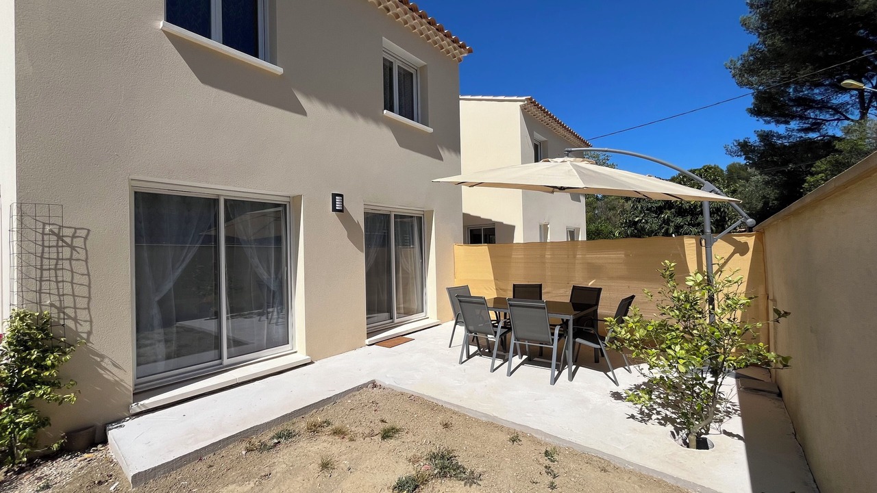Photo of Outdoor in Saint-Mitre-les-Remparts
