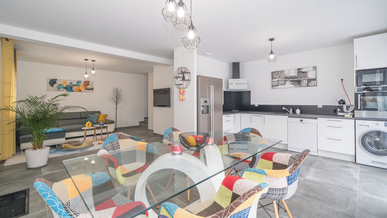 Photo of Livingroom in Saint-Mitre-les-Remparts
