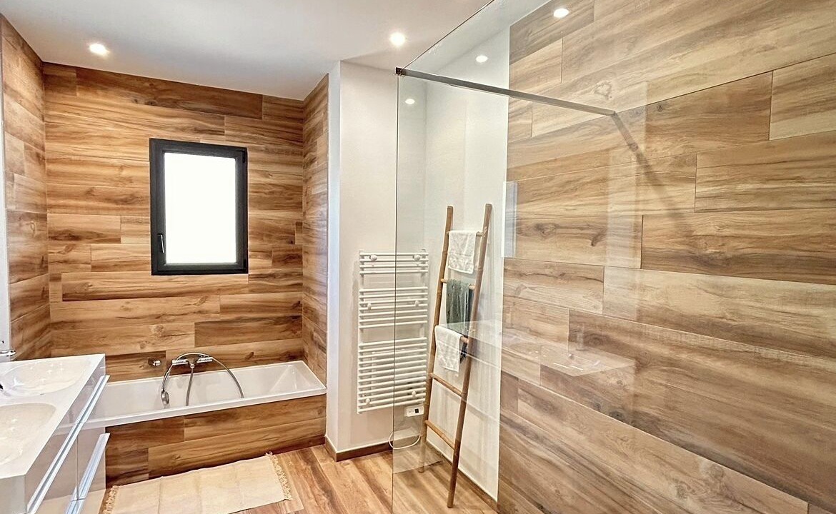 Photo of Bathroom in Molleges