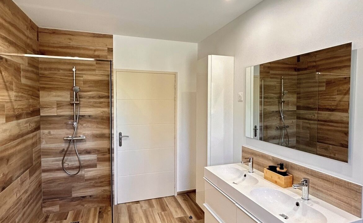 Photo of Bathroom in Molleges