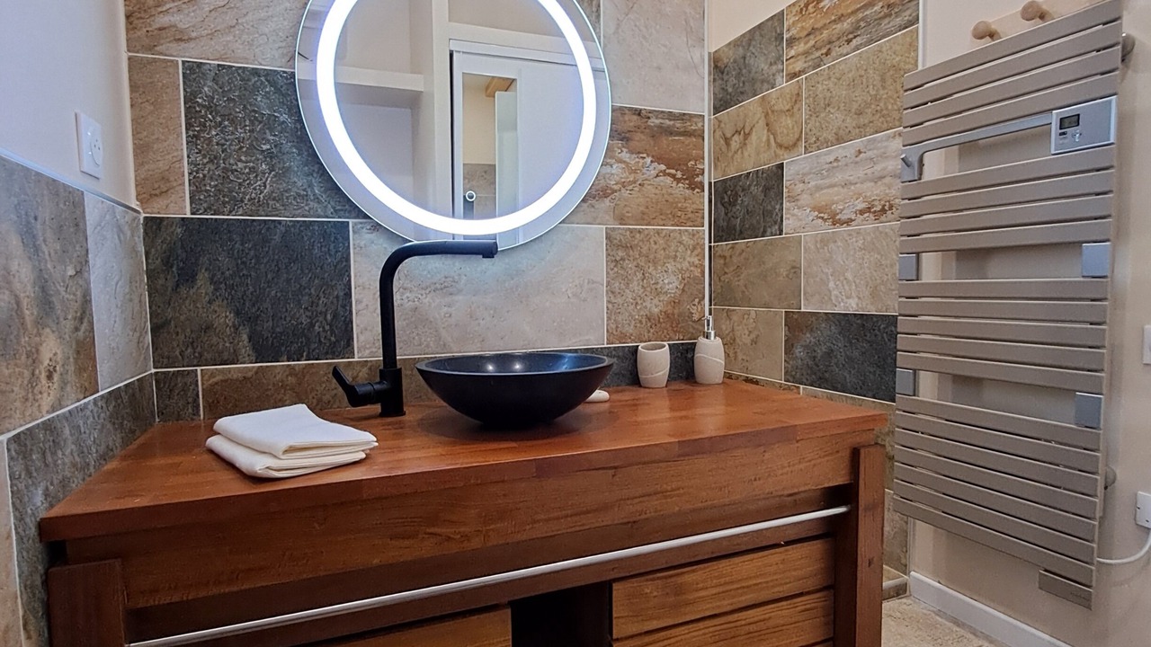 Photo of Bathroom in Venelles