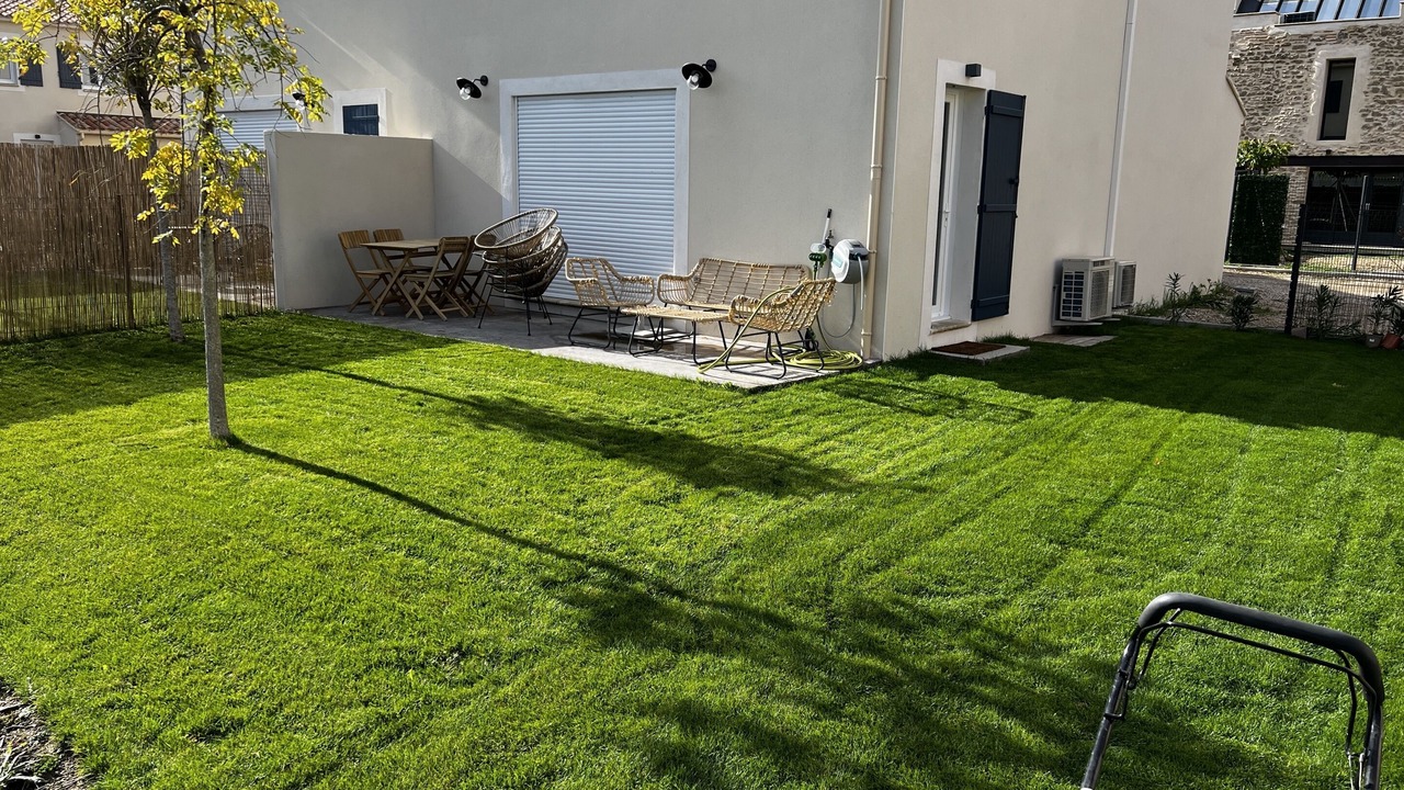 Photo of Patio Balcony in Entraigues-sur-la-Sorgue