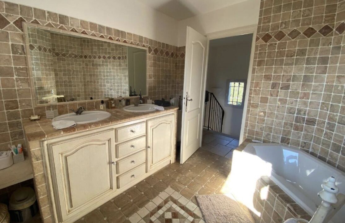 Photo of Bathroom in Lagnes