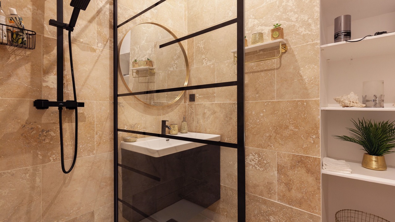 Photo of Bathroom in Le Chapitre