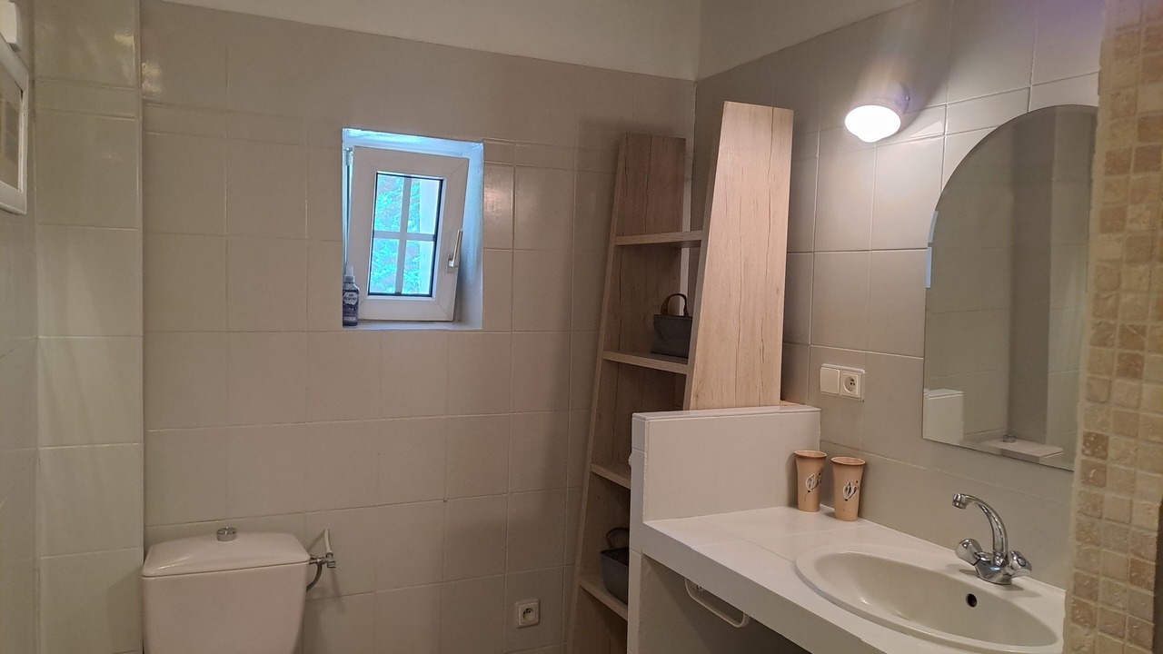 Photo of Bathroom in Caderousse