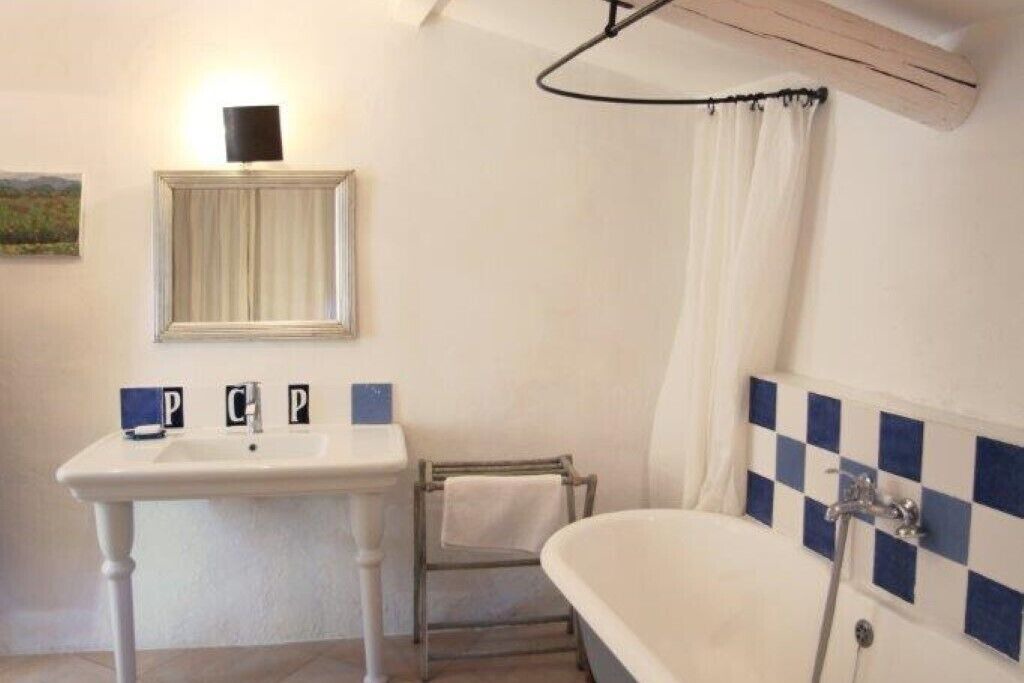 Photo of Bathroom in Saignon