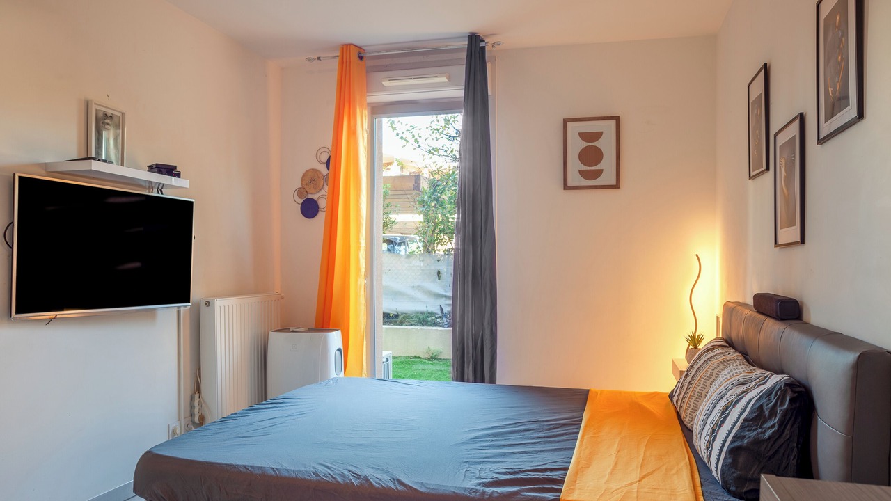 Photo of Bedroom in Les Baumettes