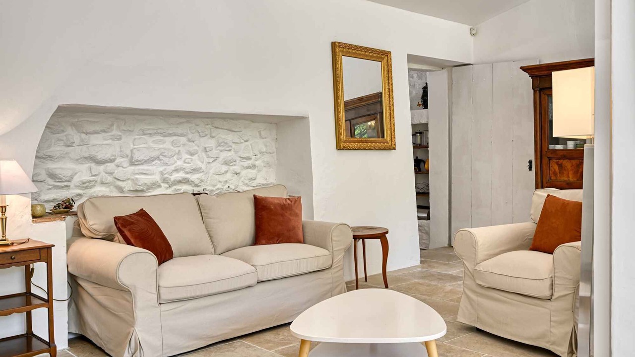 Photo of Livingroom in Apt