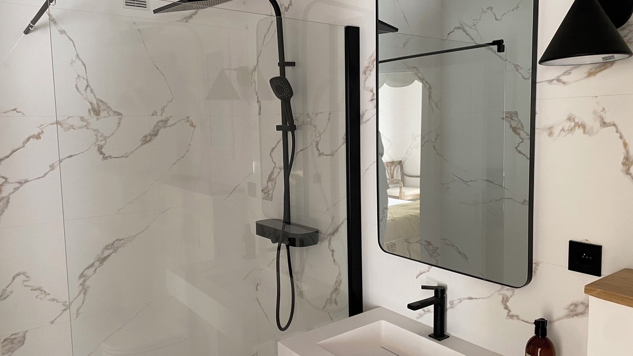 Photo of Bathroom in Murs