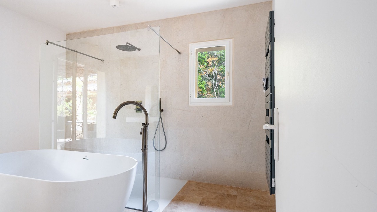 Photo of Bathroom in Murs