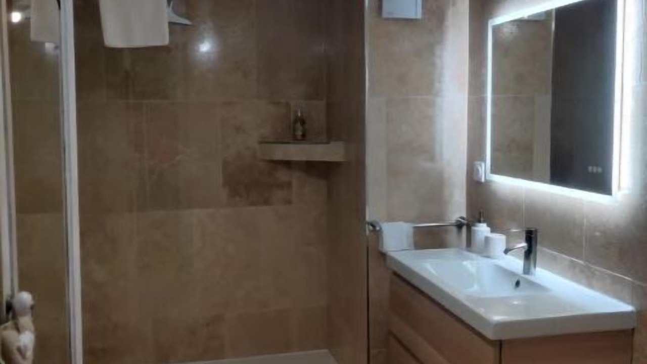Photo of Bathroom in Lourmarin