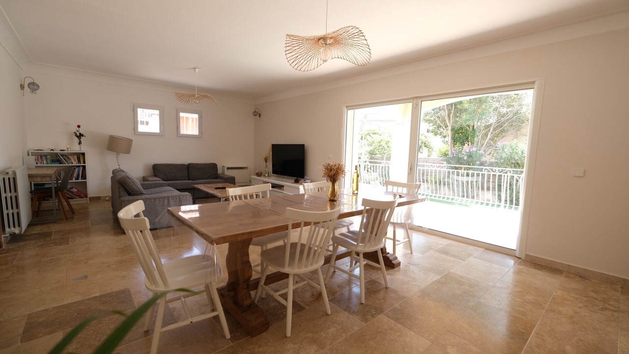 Photo of Livingroom in Mouries