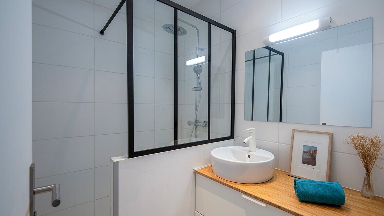 Photo of Bathroom in Hotel-de-Ville