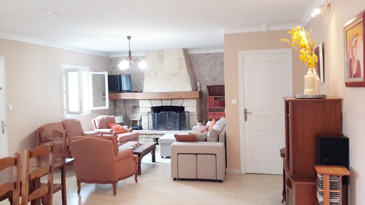 Photo of Livingroom in La Roque-d'Antheron