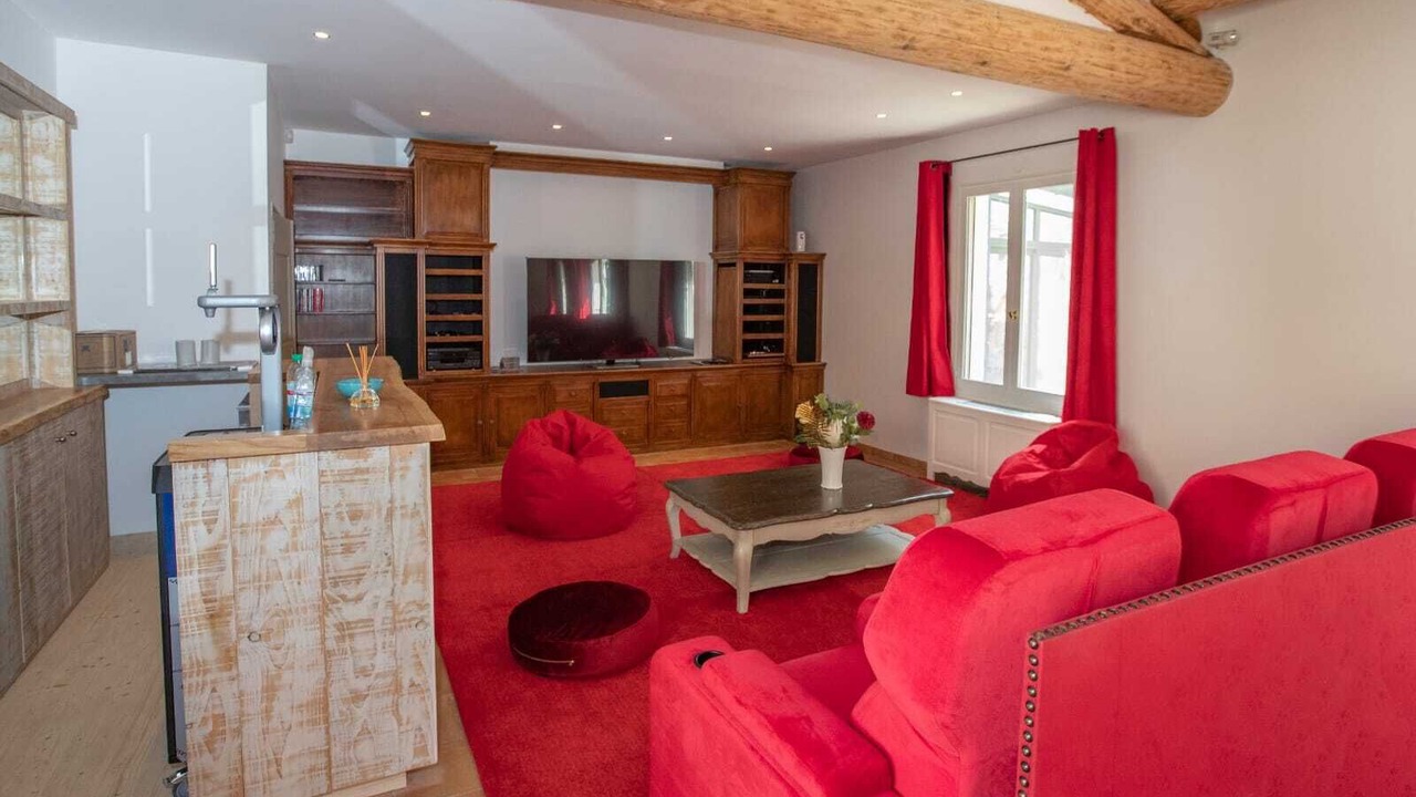 Photo of Livingroom in Mouries