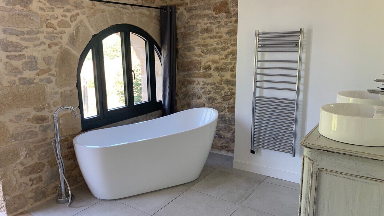 Photo of Bathroom in Jouques