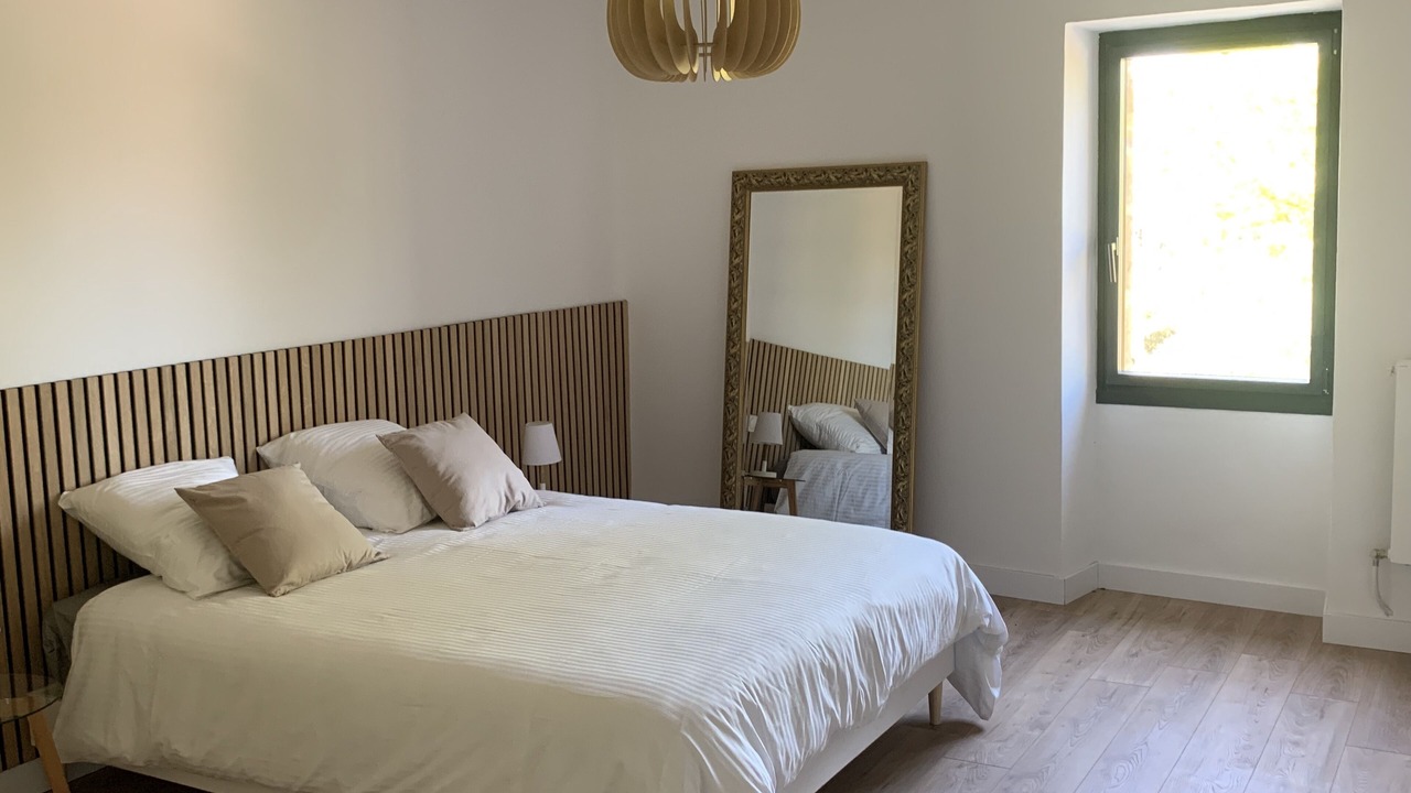 Photo of Bedroom in Jouques
